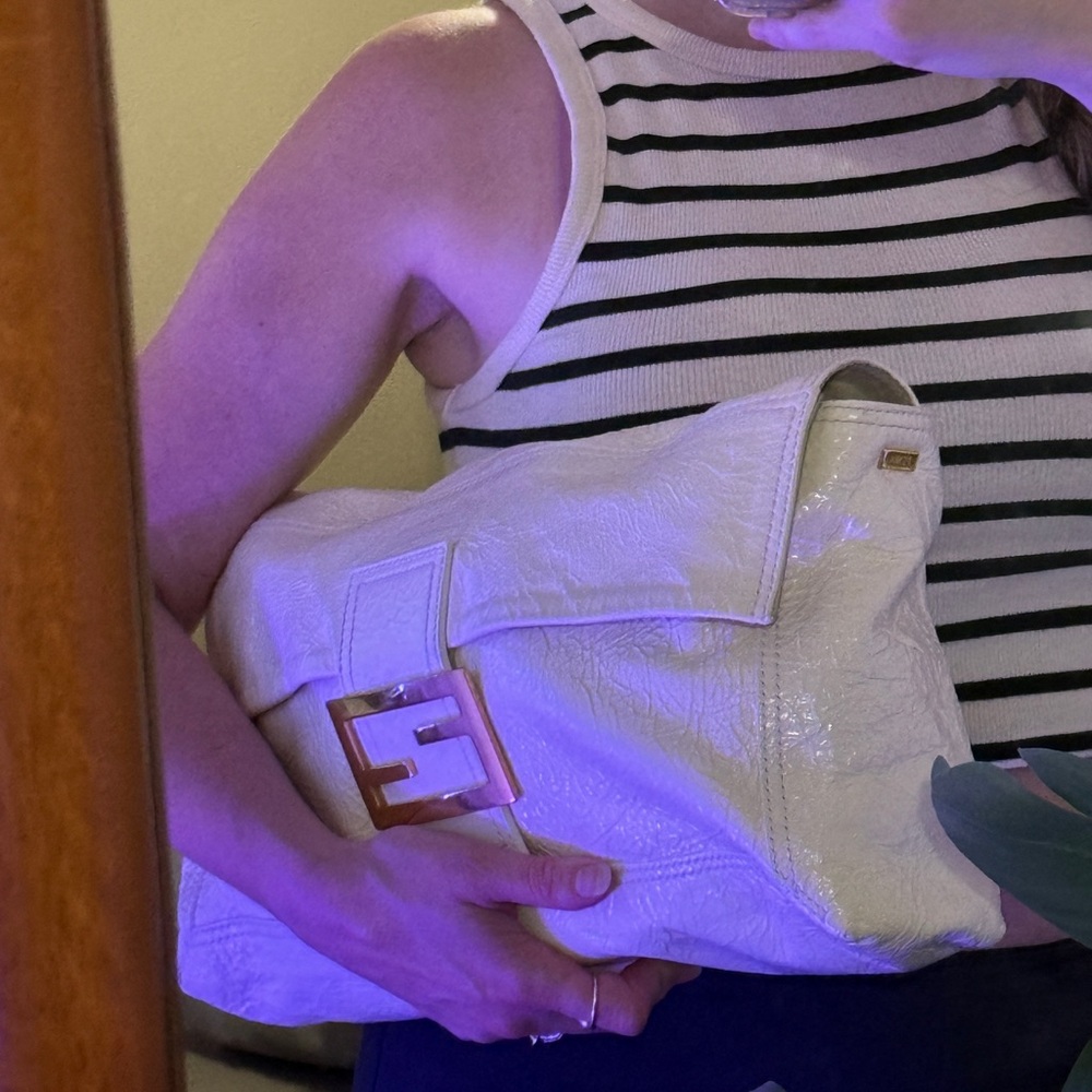 RARE Auth Fendi XL Baguette patent leather Ivory Shoulder Bag crossbody clutch - Picture 6 of 16